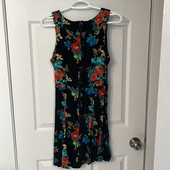 3 for 30! High neck Jolie floral dress - Picture 2 of 4